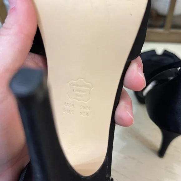 Nina New York Black Satin Heel size 9.5M - Picture 5 of 5